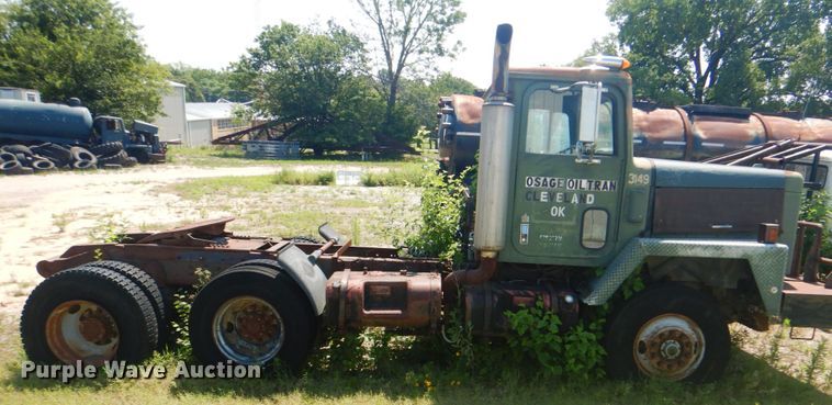 image for item DM3843 1980 International 5070  semi truck