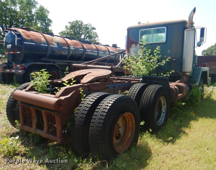 image for item DM3843 1980 International 5070  semi truck