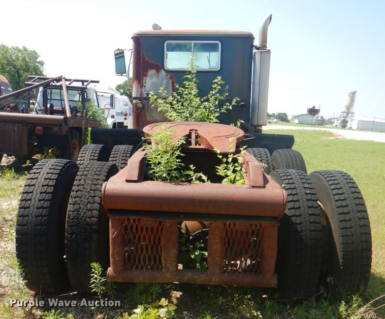 image for item DM3843 1980 International 5070  semi truck