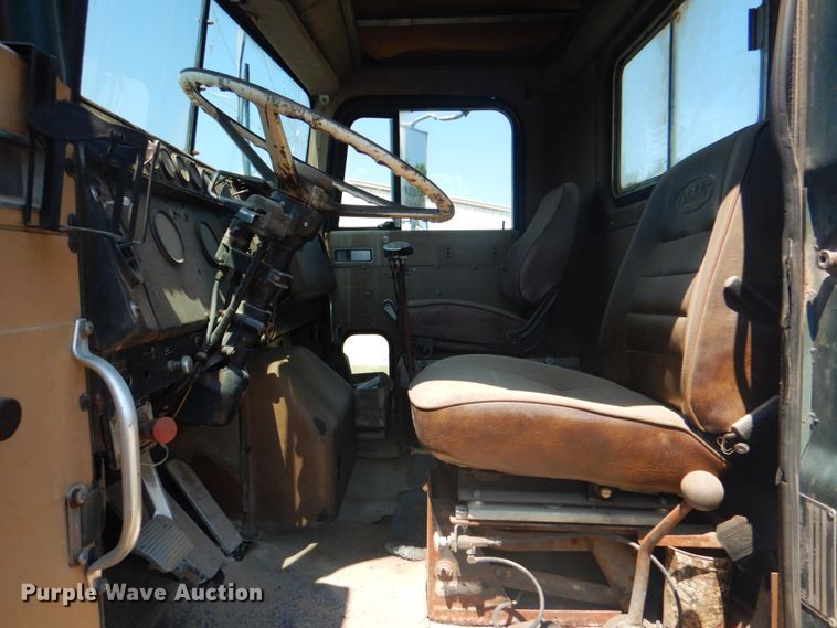 image for item DM3843 1980 International 5070  semi truck