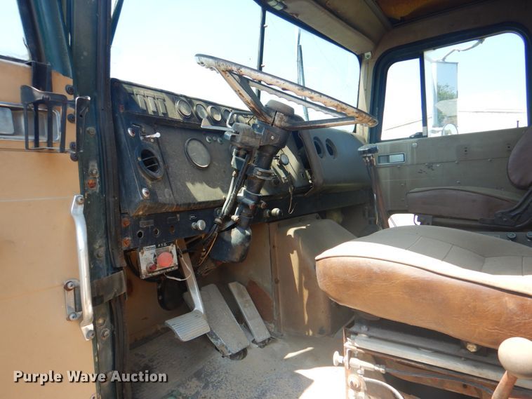 image for item DM3843 1980 International 5070  semi truck