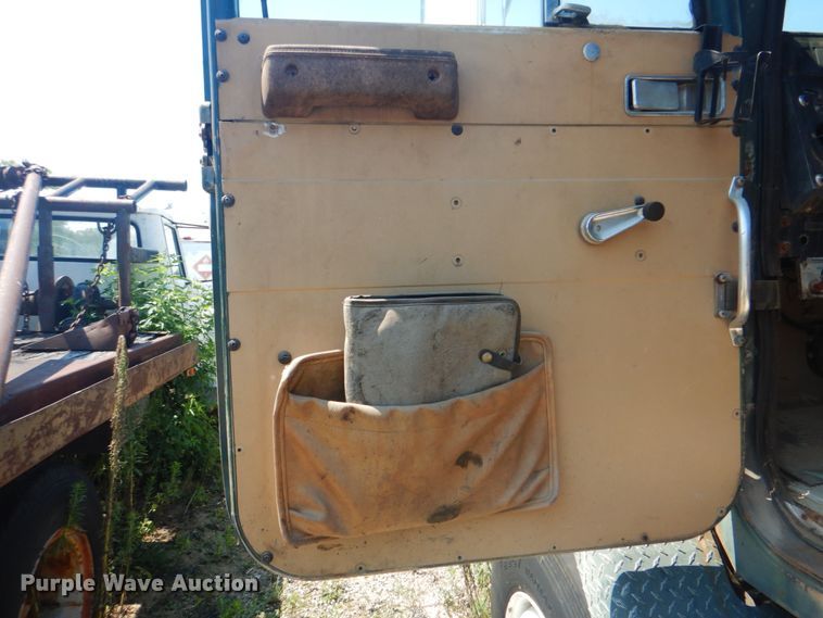 image for item DM3843 1980 International 5070  semi truck