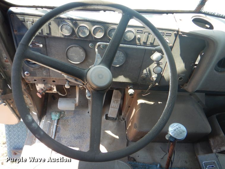 image for item DM3843 1980 International 5070  semi truck