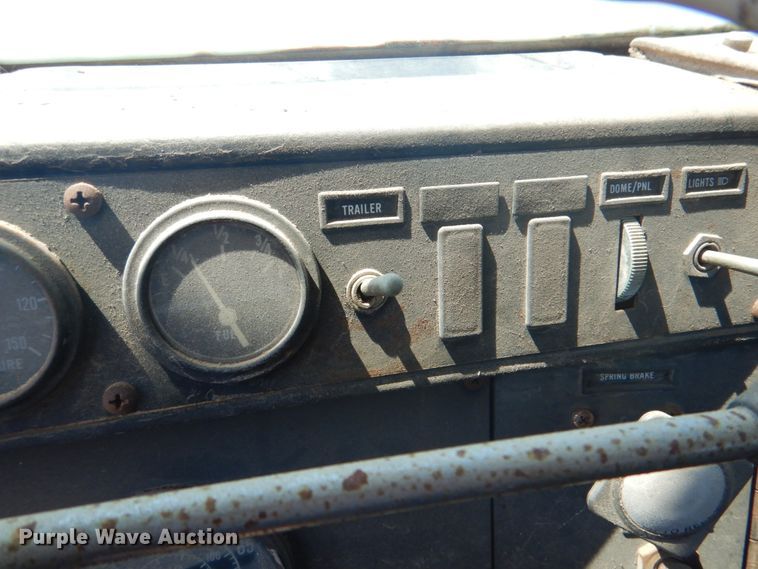 image for item DM3843 1980 International 5070  semi truck