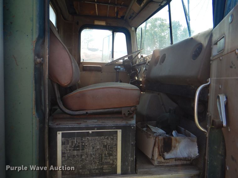 image for item DM3843 1980 International 5070  semi truck