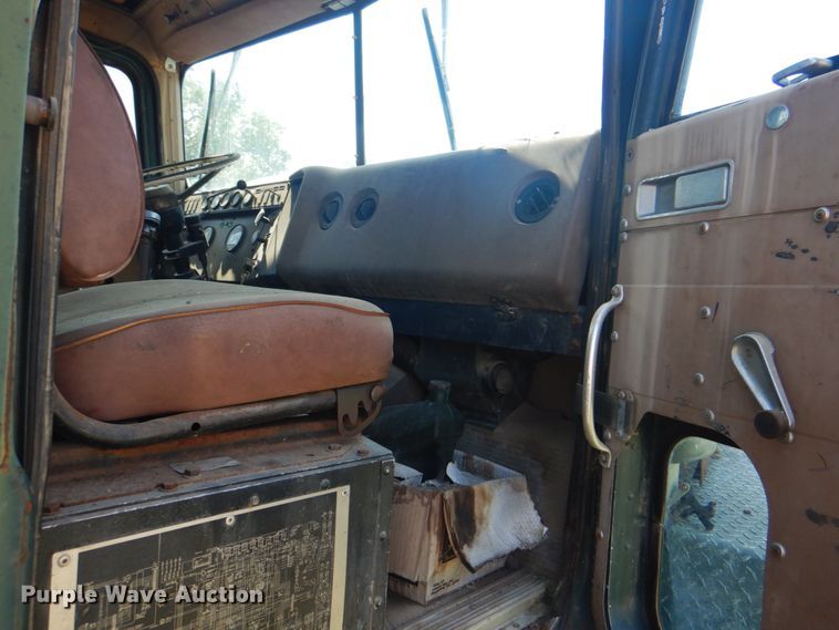 image for item DM3843 1980 International 5070  semi truck