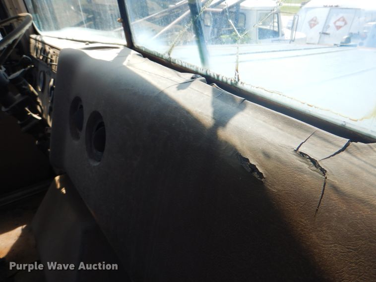 image for item DM3843 1980 International 5070  semi truck