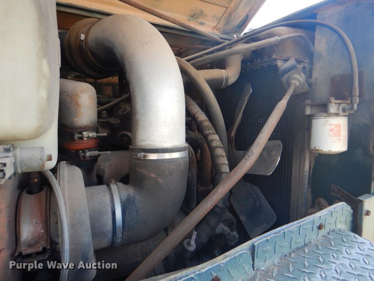 image for item DM3843 1980 International 5070  semi truck