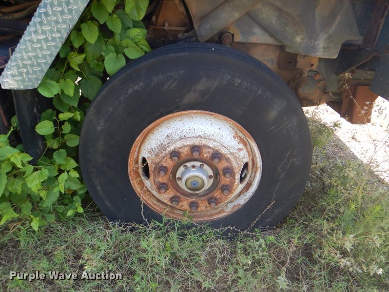 image for item DM3843 1980 International 5070  semi truck