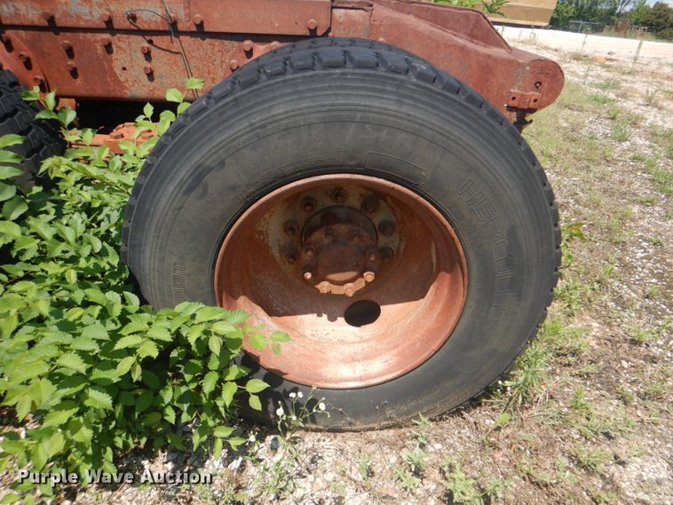 image for item DM3843 1980 International 5070  semi truck