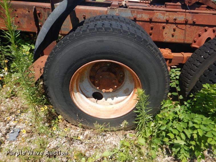 image for item DM3843 1980 International 5070  semi truck