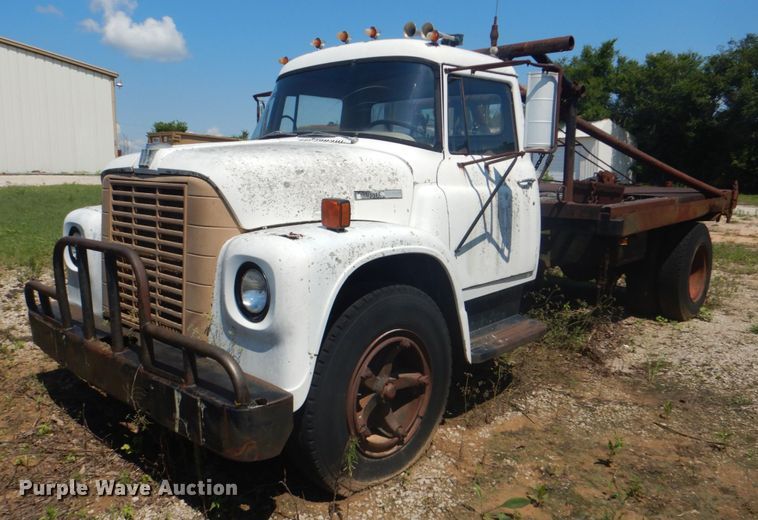 image for item DM3844 1974 International 1800  winch truck