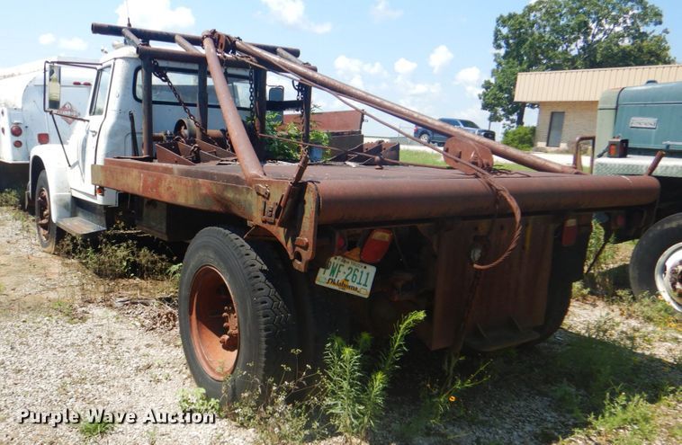 image for item DM3844 1974 International 1800  winch truck