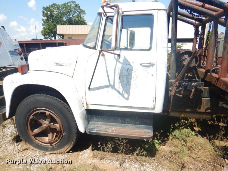 image for item DM3844 1974 International 1800  winch truck