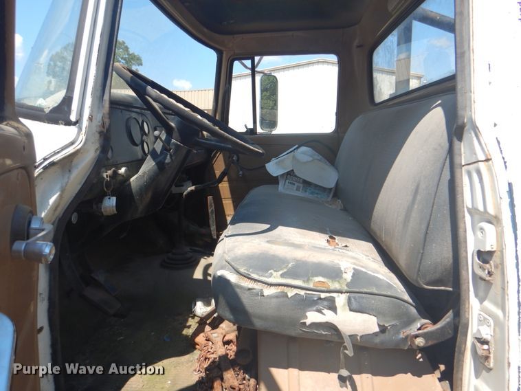 image for item DM3844 1974 International 1800  winch truck