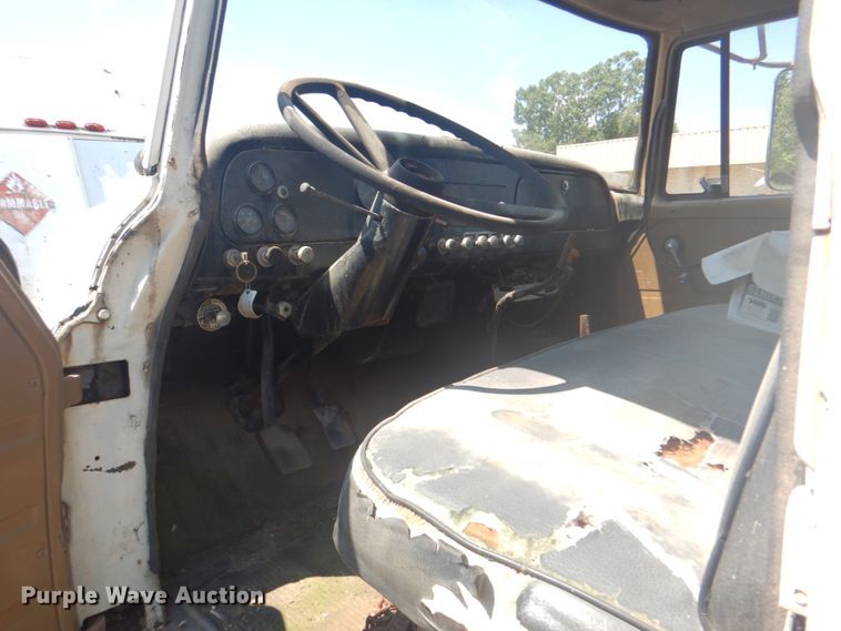 image for item DM3844 1974 International 1800  winch truck