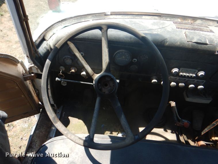 image for item DM3844 1974 International 1800  winch truck