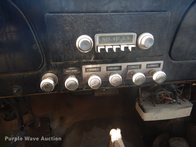 image for item DM3844 1974 International 1800  winch truck