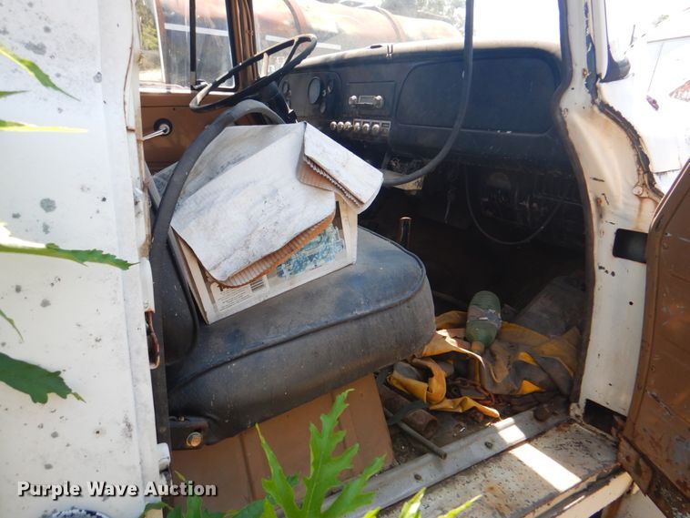 image for item DM3844 1974 International 1800  winch truck