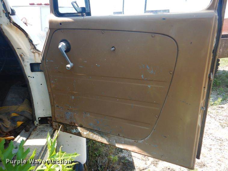 image for item DM3844 1974 International 1800  winch truck