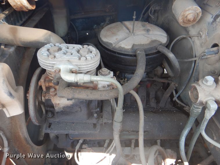 image for item DM3844 1974 International 1800  winch truck