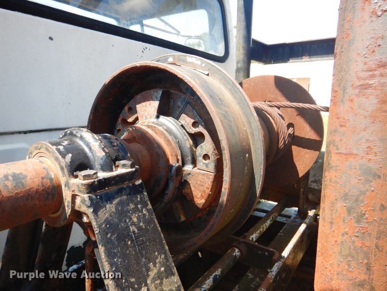 image for item DM3844 1974 International 1800  winch truck