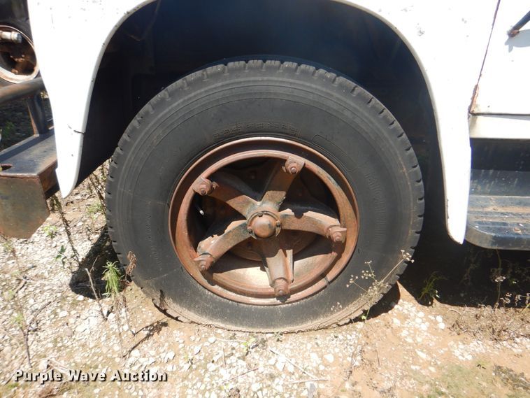 image for item DM3844 1974 International 1800  winch truck