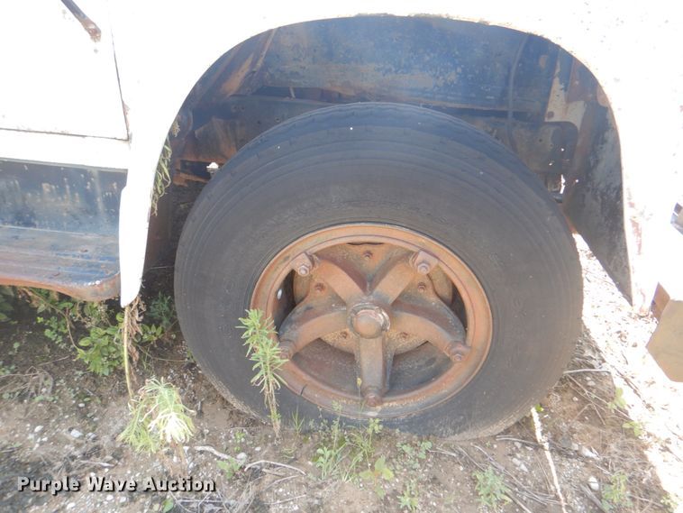 image for item DM3844 1974 International 1800  winch truck