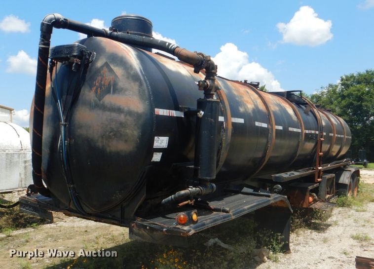 image for item DM3845 1974 Fruehauf  tank trailer