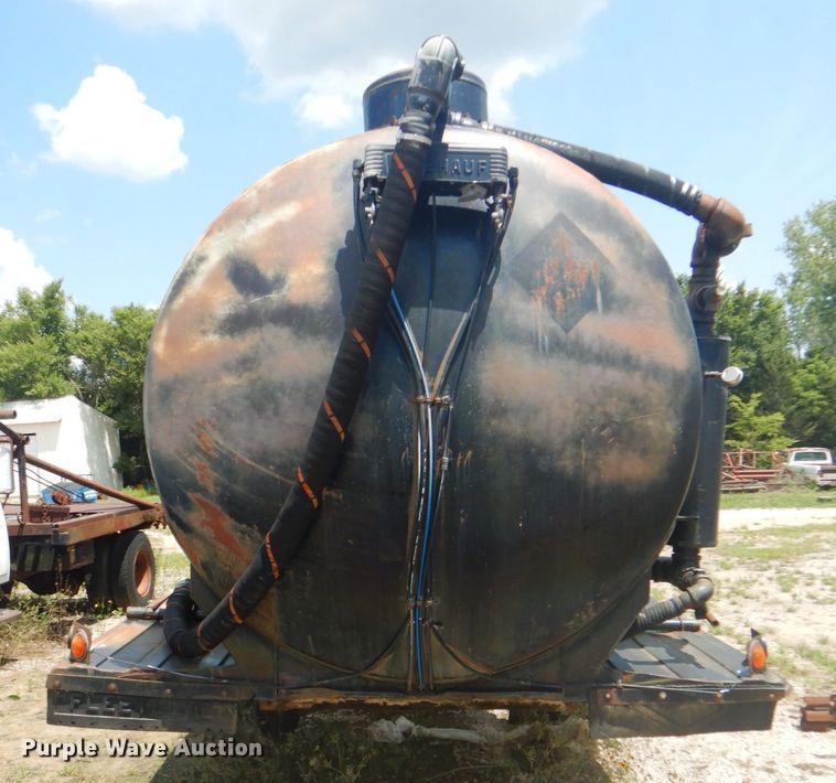 image for item DM3845 1974 Fruehauf  tank trailer