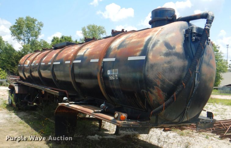 image for item DM3845 1974 Fruehauf  tank trailer