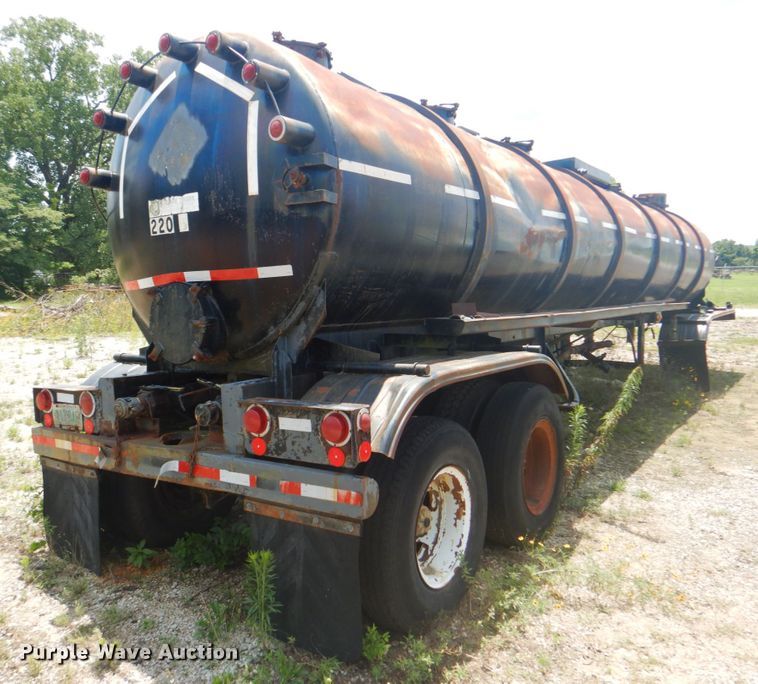 image for item DM3845 1974 Fruehauf  tank trailer
