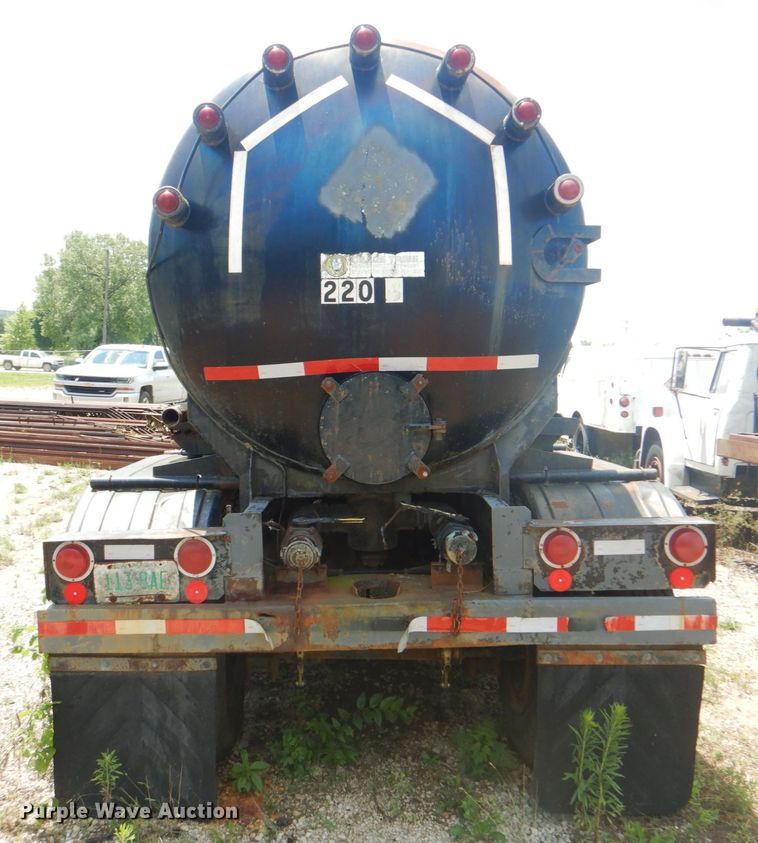 image for item DM3845 1974 Fruehauf  tank trailer