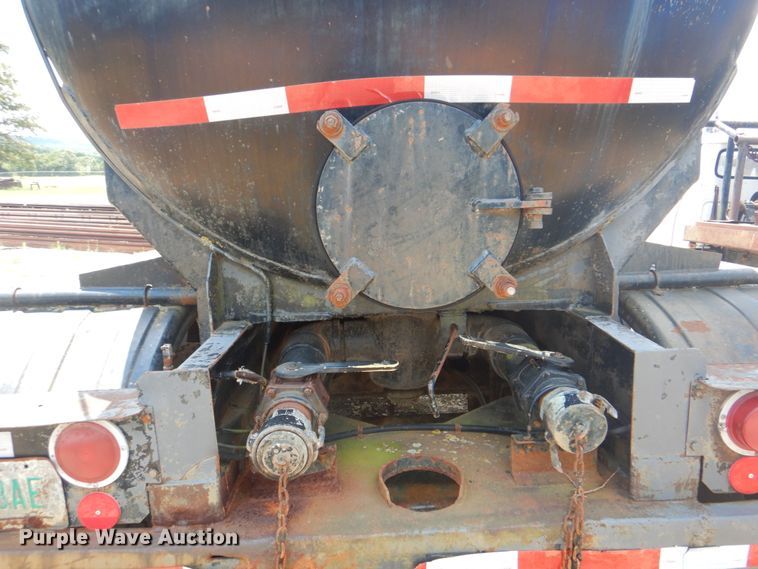 image for item DM3845 1974 Fruehauf  tank trailer