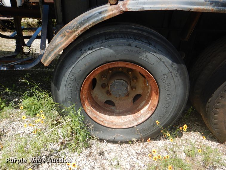 image for item DM3845 1974 Fruehauf  tank trailer