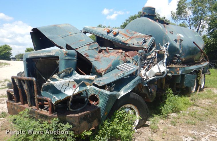 image for item DM3846 1980 International F-5070  tank truck