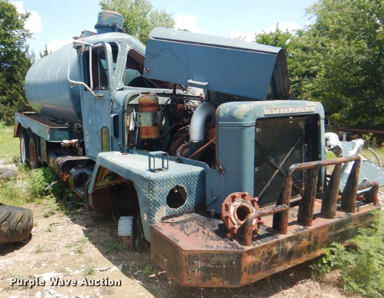image for item DM3846 1980 International F-5070  tank truck