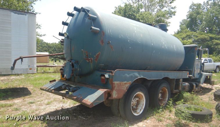 image for item DM3846 1980 International F-5070  tank truck