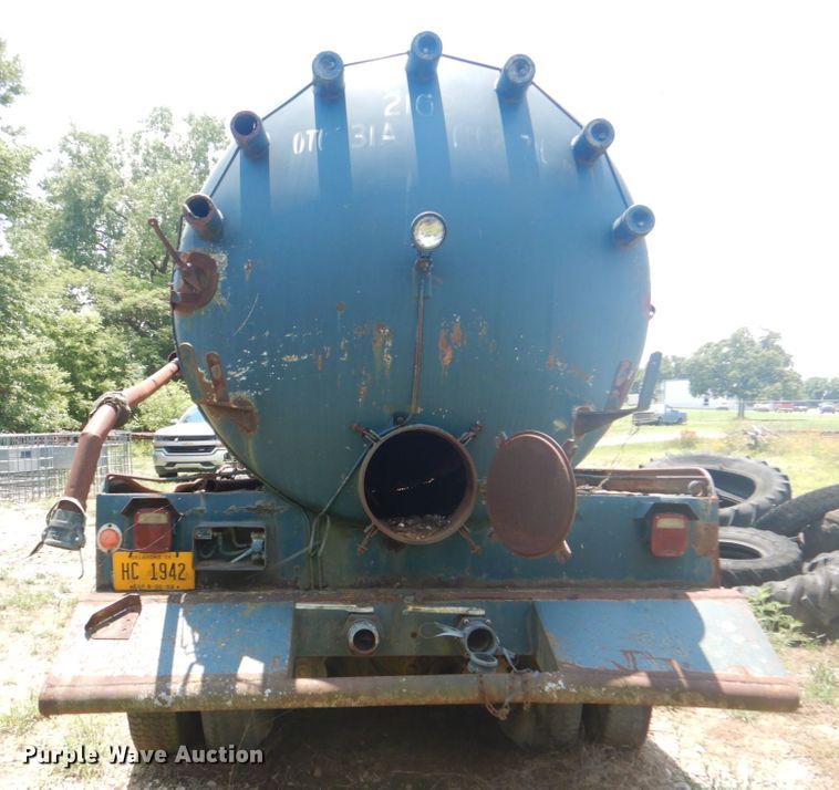 image for item DM3846 1980 International F-5070  tank truck