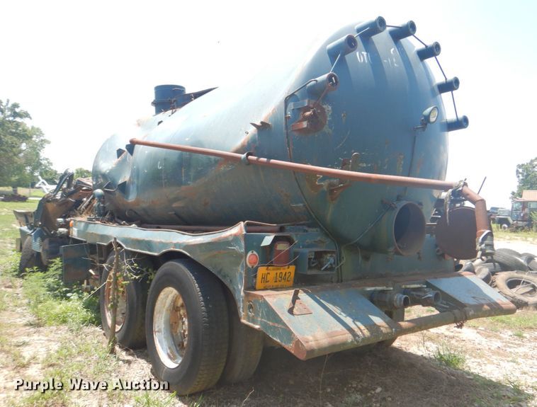 image for item DM3846 1980 International F-5070  tank truck