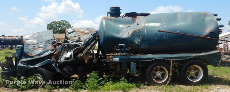 image for item DM3846 1980 International F-5070  tank truck