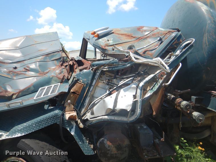 image for item DM3846 1980 International F-5070  tank truck