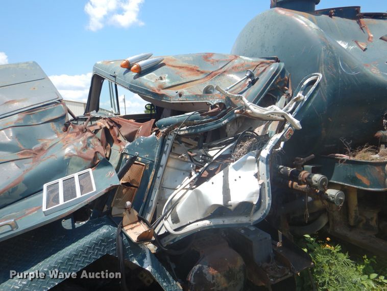 image for item DM3846 1980 International F-5070  tank truck