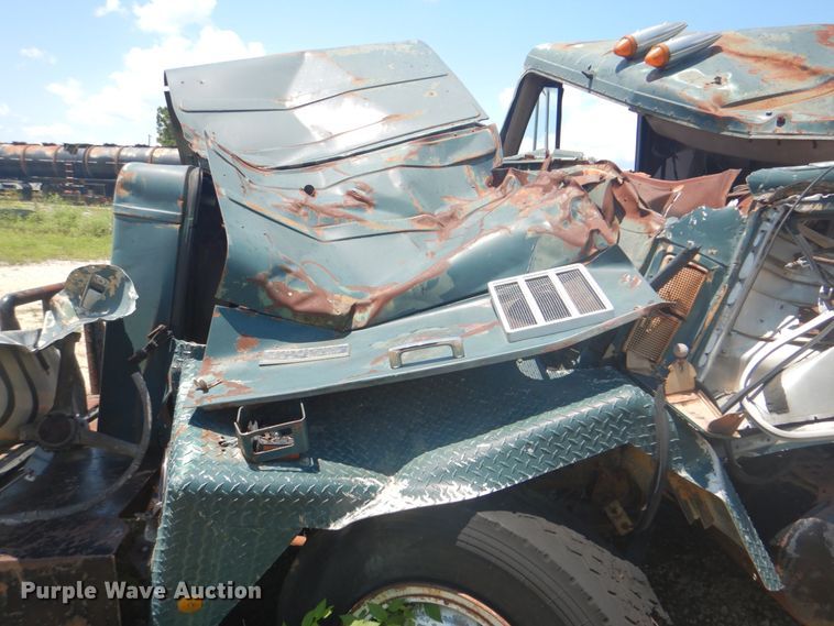 image for item DM3846 1980 International F-5070  tank truck