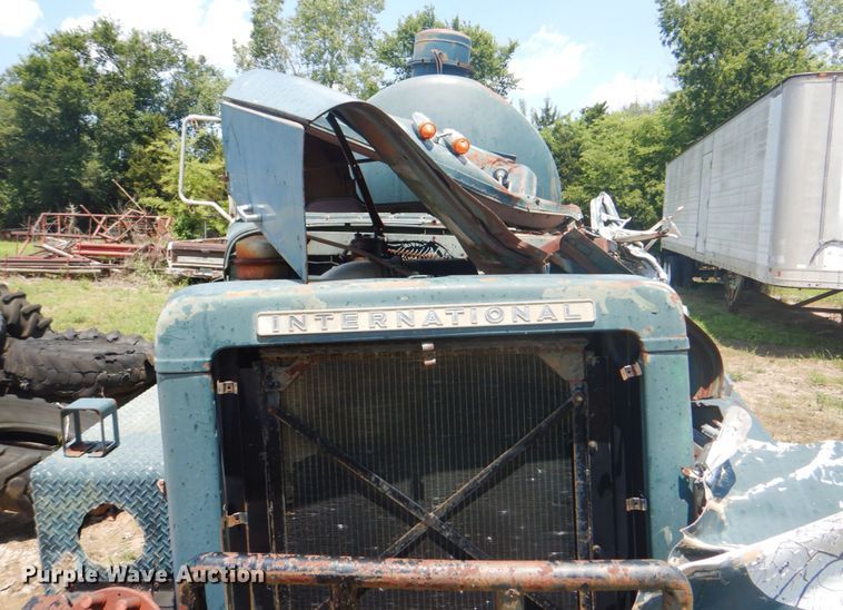 image for item DM3846 1980 International F-5070  tank truck