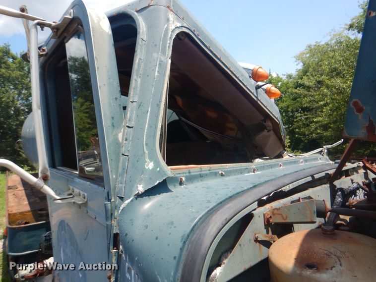 image for item DM3846 1980 International F-5070  tank truck