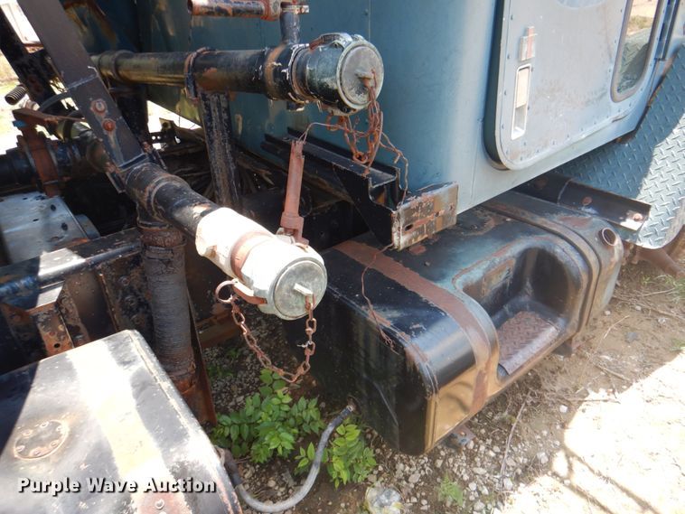 image for item DM3846 1980 International F-5070  tank truck