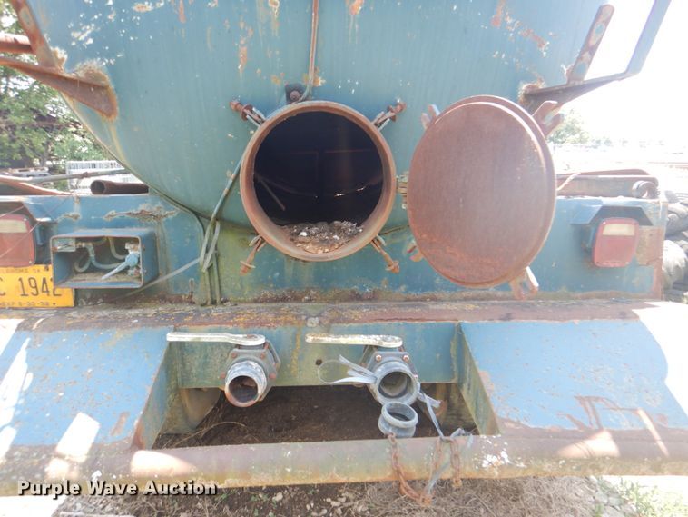 image for item DM3846 1980 International F-5070  tank truck