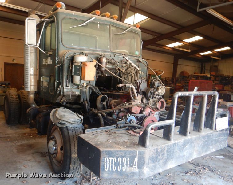 image for item DM3848 1978 International F-5070  semi truck