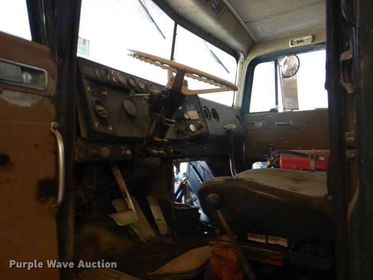 image for item DM3848 1978 International F-5070  semi truck